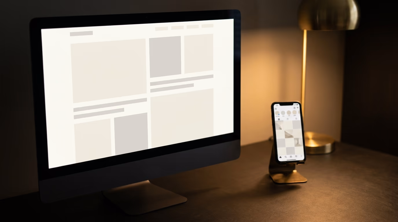 difference between a website and social media